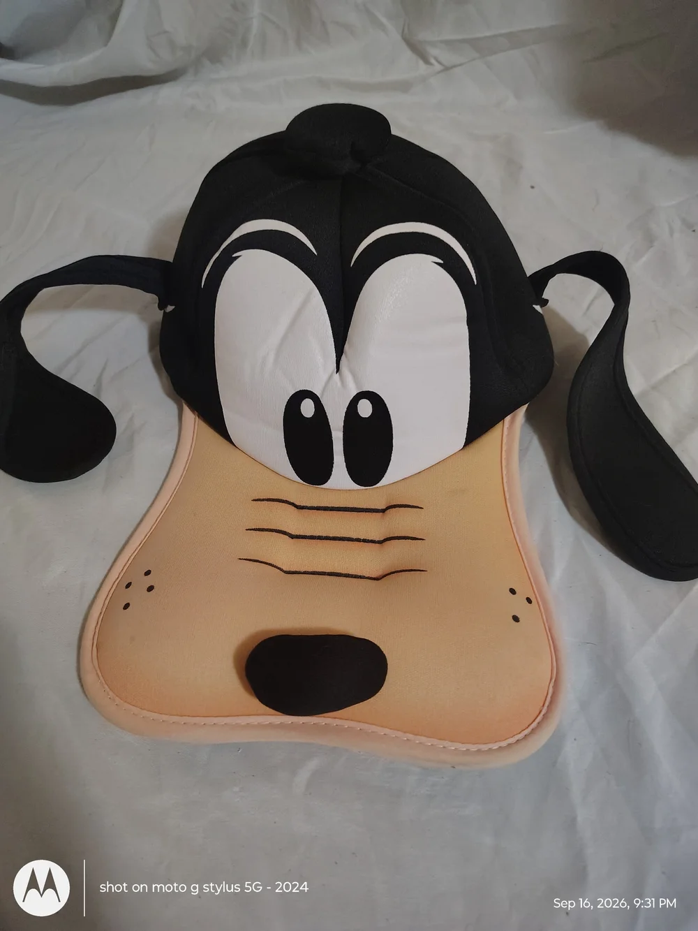 Disney Adult Goofy Face Hat in Black and Beige